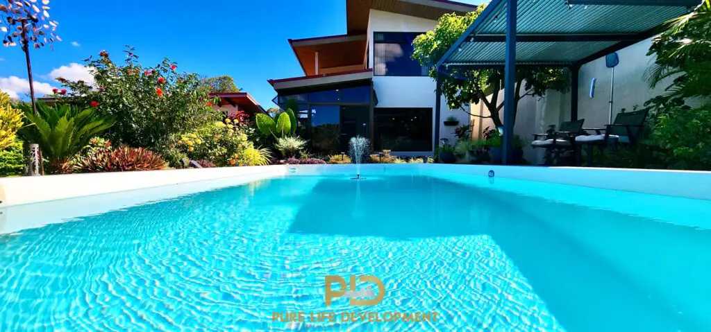 Modern house with clear blue pool and garden for sale in Atenas, Costa Rica.